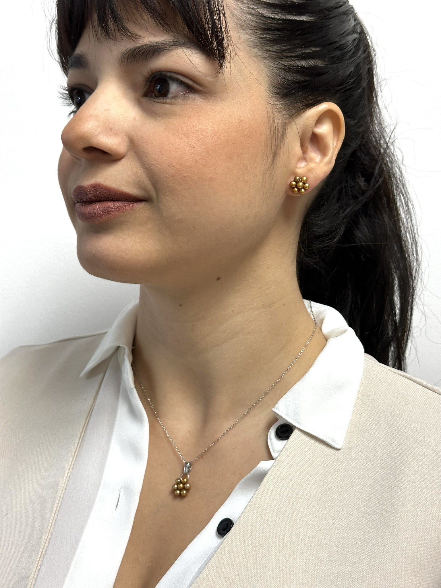 Aretes de perlas cultivadas Beige tejidas de 3.5mm en forma de Flor, Diámetro total 11.5mm