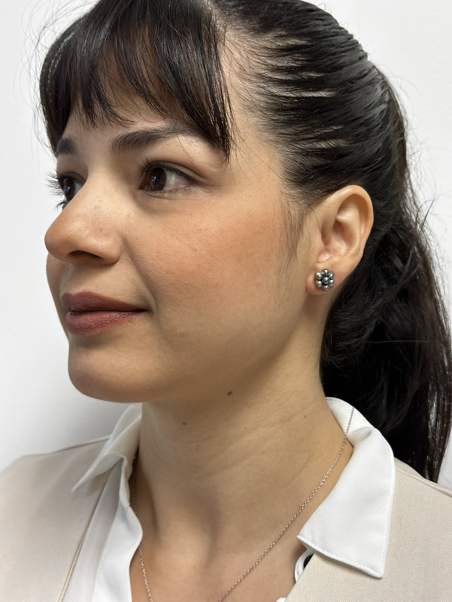 Aretes de perlas cultivadas Negro Tornasol tejidas de 3.5mm en forma de Flor, Diámetro total 11.5mm