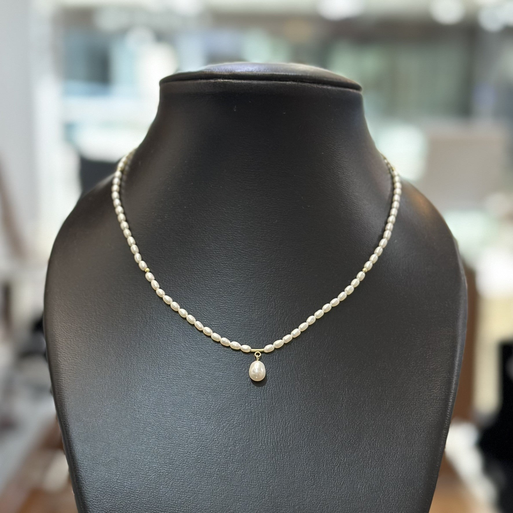 Collar de Perlas Cultivadas de 3mm con Perla Gota en Oro Amarillo de 14K - 40cm