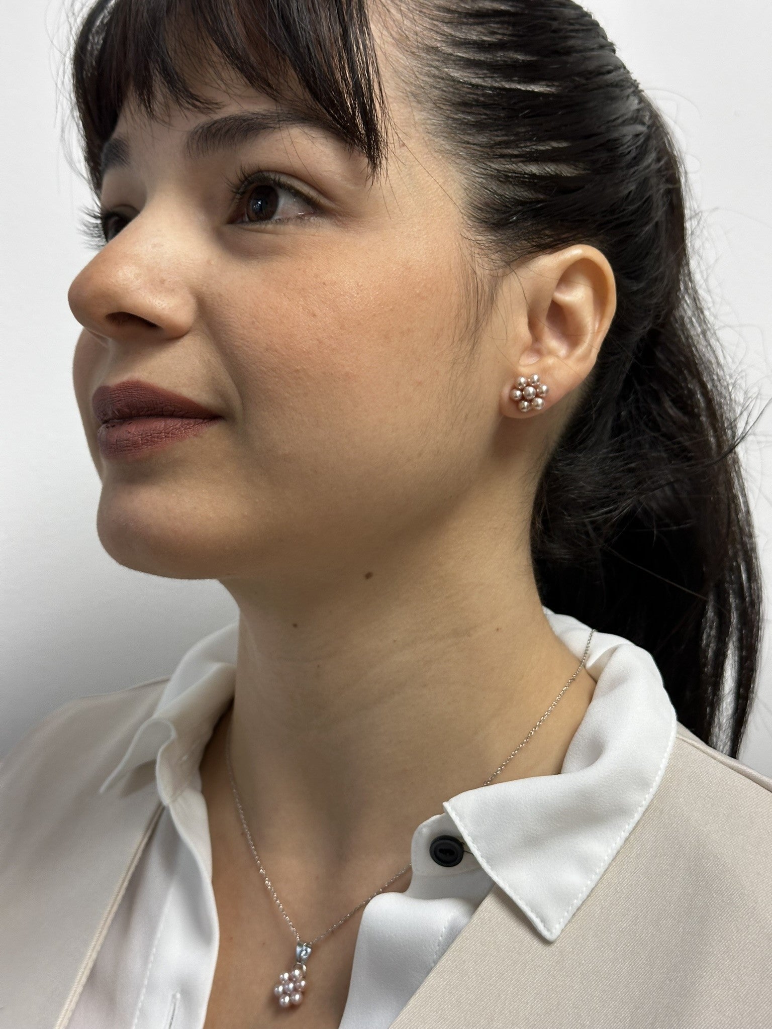 Juego de Aretes y Dije de Perlas Cultivadas Rosa en Forma de flor en Plata.925 con Cadena de 46cm