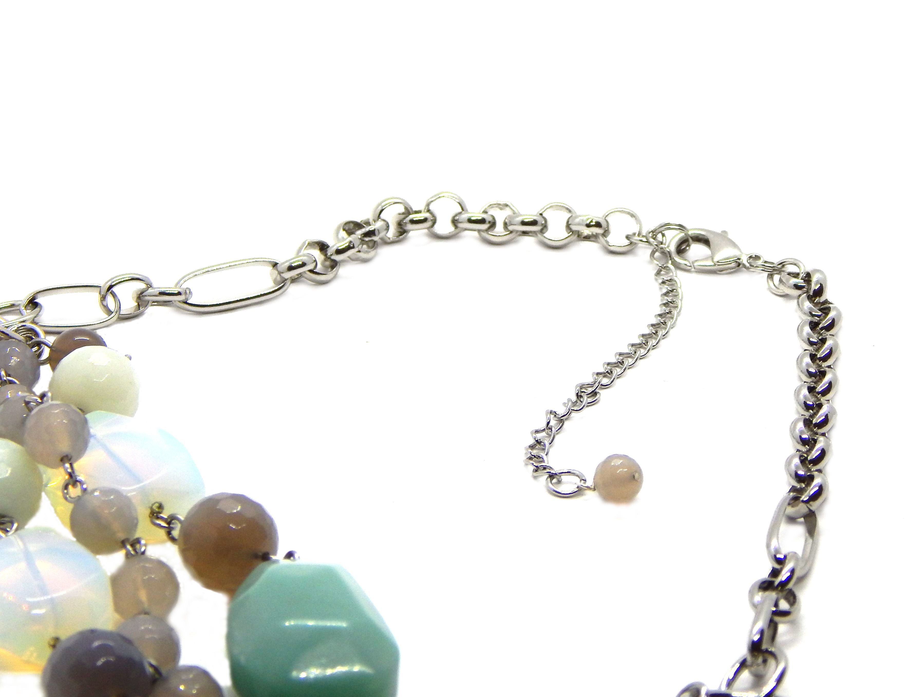 Collar de 3 hilos de Agatas y Opalo sintetico en cadena de Metal
