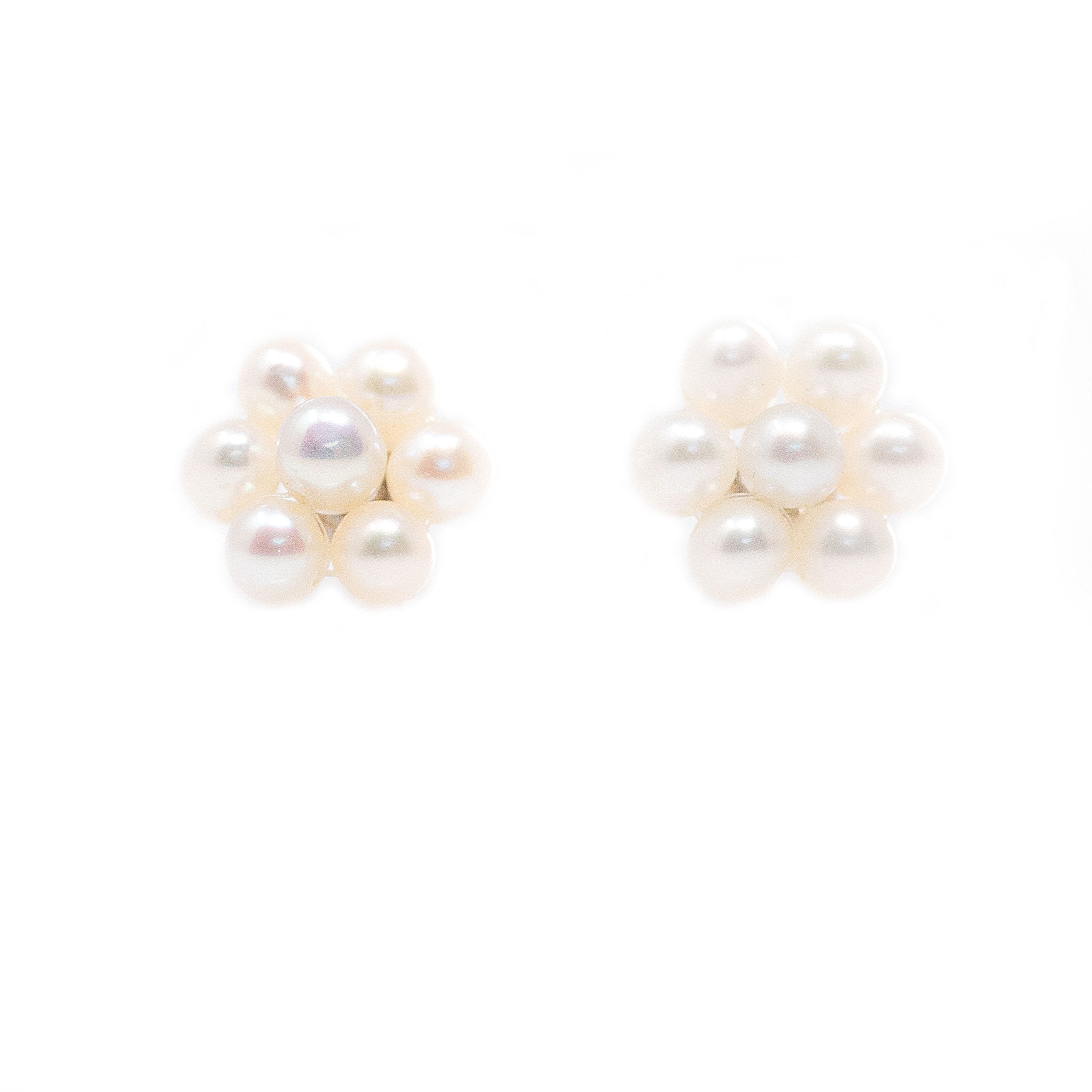 Juego de Aretes y Dije de Perlas Cultivadas Blancas en Forma de flor en Plata.925 con Cadena de 46cm