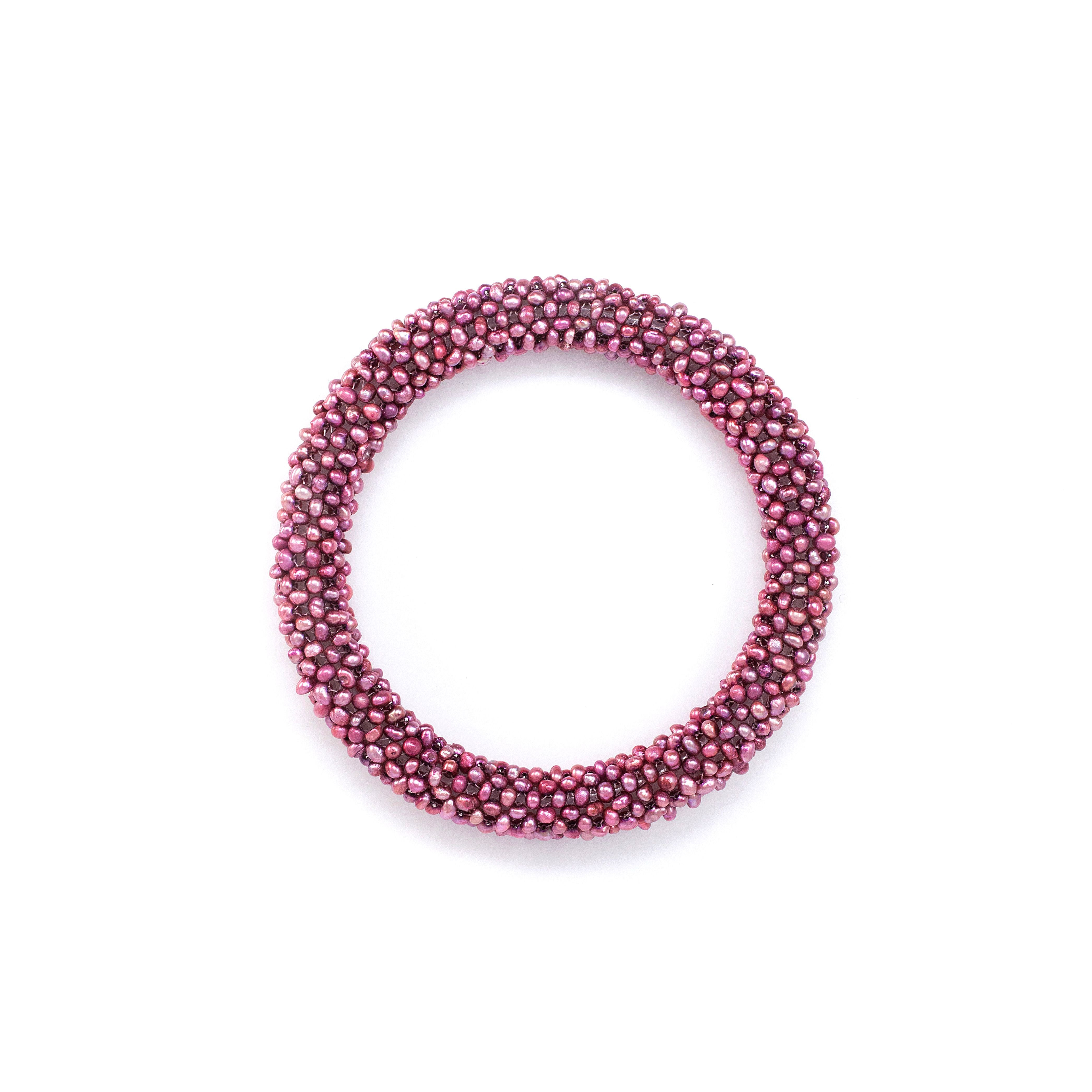 Brazalete de Perlas cultivadas tejidas Arroz color cereza.