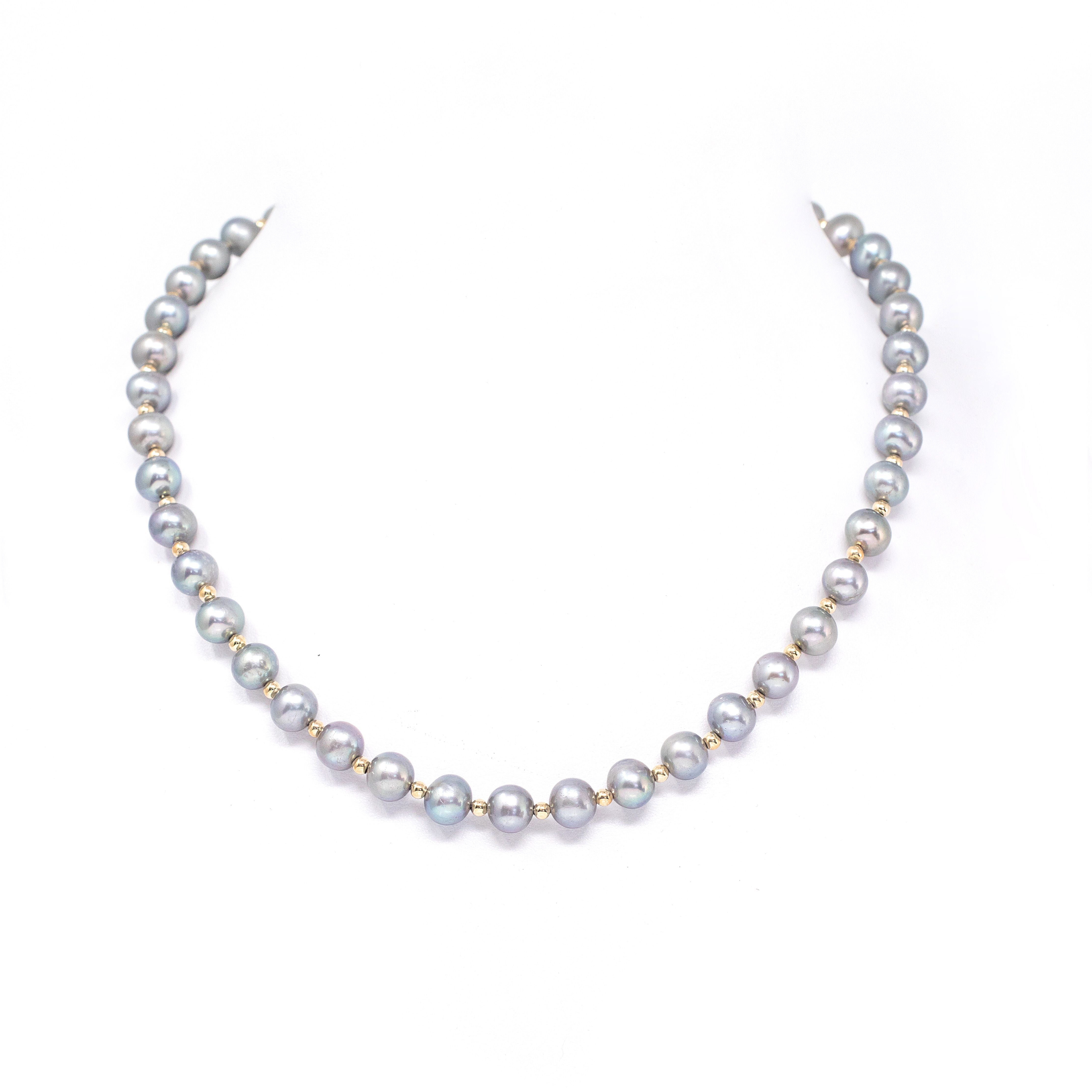 Juego de Collar, Pulsera y Broqueles de Perla Cultivada Gris con Cuentas y Broche en Oro de 14K