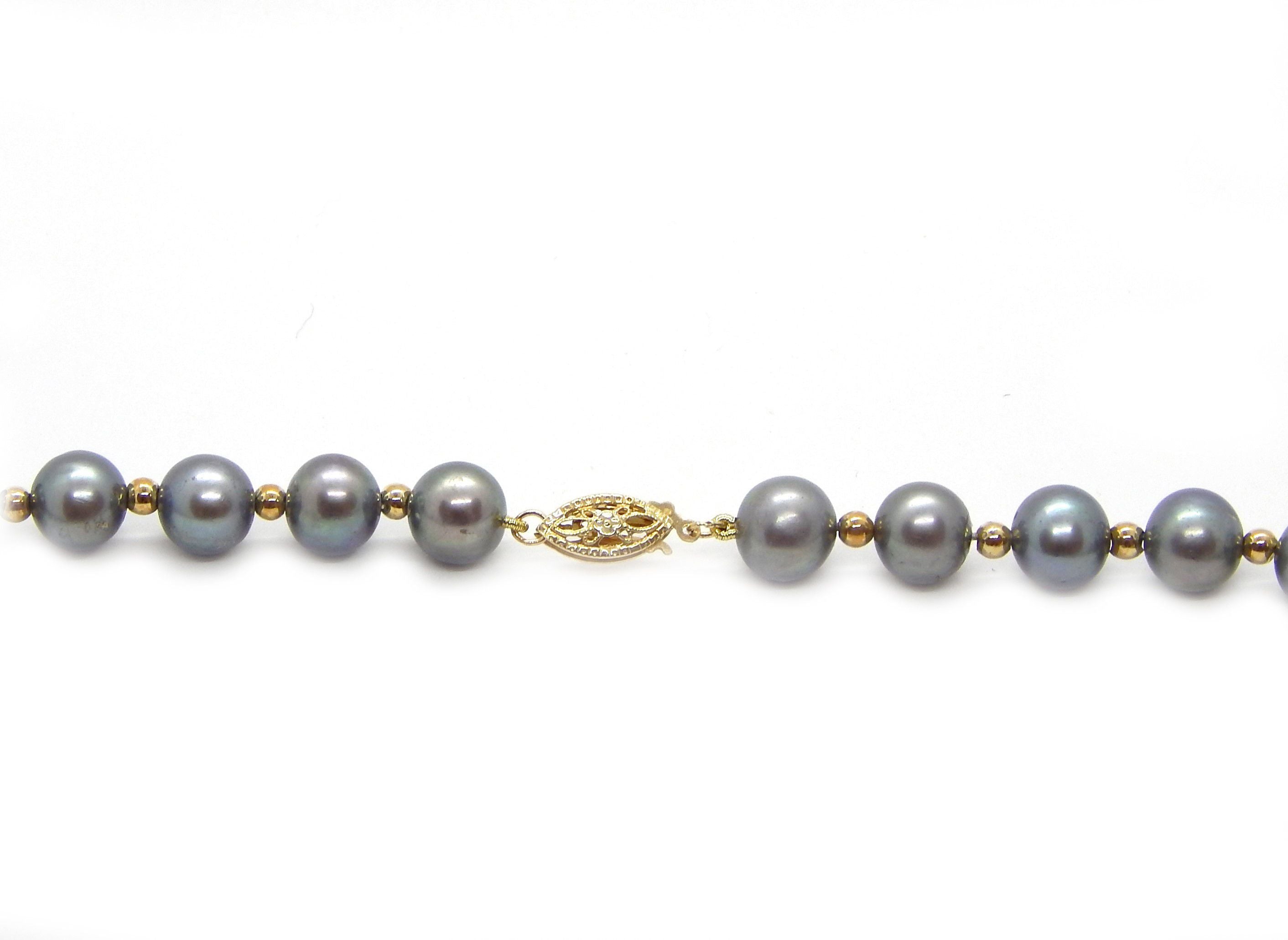 Juego de Collar, Pulsera y Broqueles de Perla Cultivada Gris con Cuentas y Broche en Oro de 14K